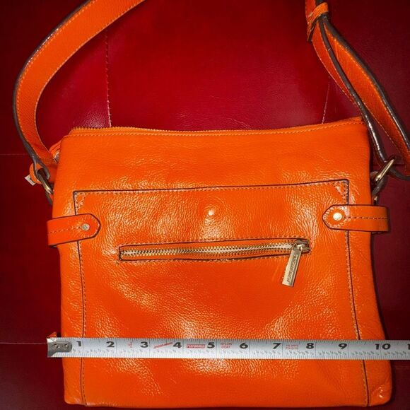 π§‘β Bright Rich Orange Pebbled Leather Crossbody Bag π§‘
Lots of pockets - Picture 14 of 16
